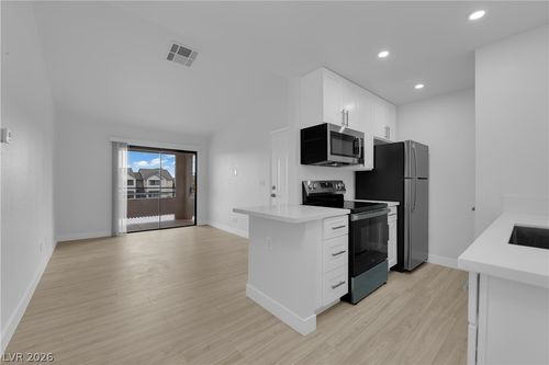 202-5111 Lindell Rd, Las Vegas, NV, 89118-1291 | Card Image