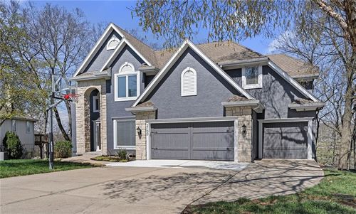 2100 Sw Walden Dr, Lee's Summit, MO, 64081-2245 | Card Image