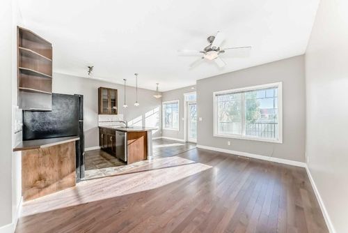 {{alt}} | Card Image