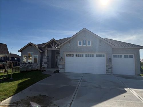 4604 Nw Luna Piena Way, Riverside, MO, 64150-7900 | Card Image