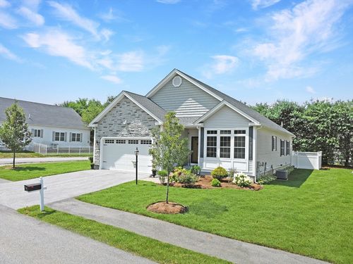 23-23 Country Club Cir, Methuen, MA, 01844-2375 | Card Image