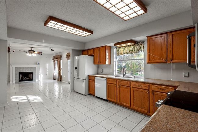 Kitchen | Image 10