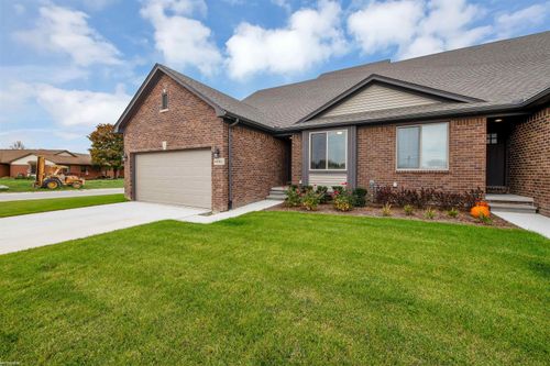 48382 Applegrove Ln, New Baltimore, MI, 48051-3311 | Card Image