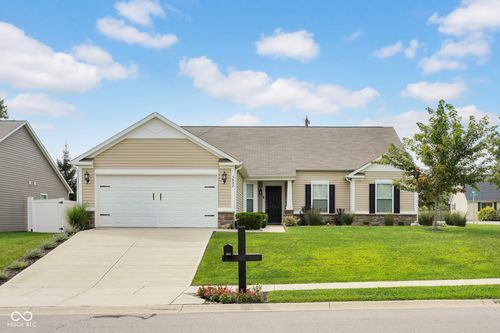 5802 Deer Valley Ct, Columbus, IN, 47201-1490 | Card Image