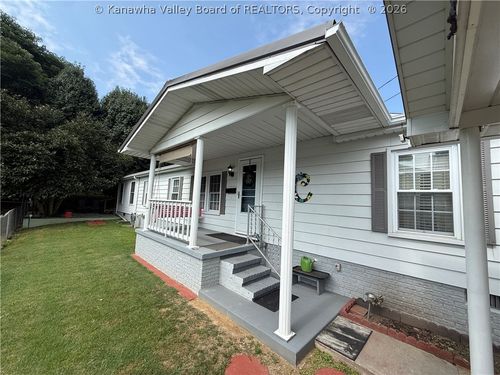 418 2nd St W, Madison, WV, 25130-1042 | Card Image
