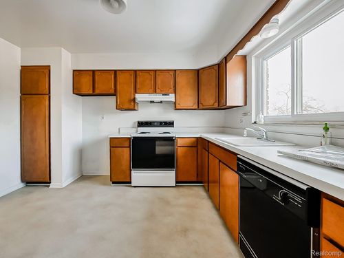 apt-4-801 W Long Lake Rd, Bloomfield Hills, MI, 48302-2060 | Card Image