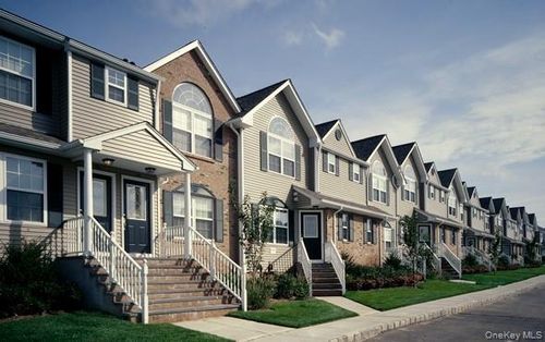 126-126 Horizon View Dr, Farmingville, NY, 11738-3039 | Card Image