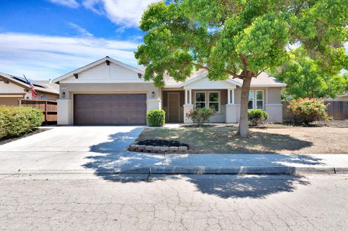 2090 N Delbert Avenue, Fresno, CA, 93722 | Card Image