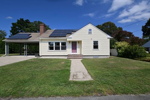 33 Harbeck St, Acushnet, MA, 02743-1514 | Card Image