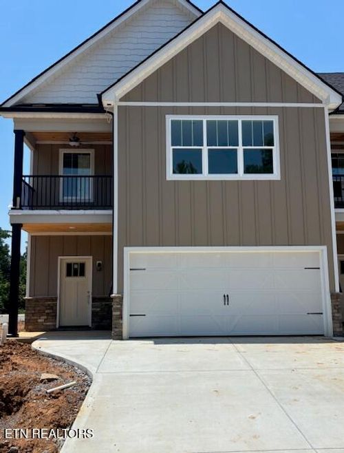 104 Lombardy Ln, Oak Ridge, TN, 37830-4515 | Card Image