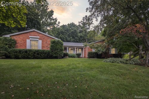 21111 Centerfarm, Farmington Hills, MI, 48335 | Card Image