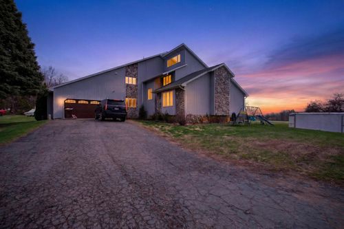 7551 Tucker Ln, Jackson, MI, 49201-9833 | Card Image