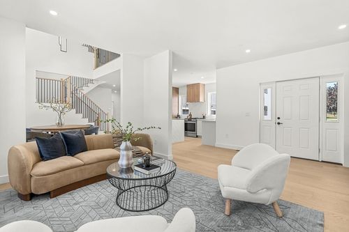 4-12 Sylvan St, Melrose, MA, 02176-5237 | Card Image
