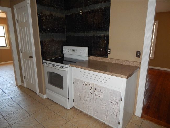 330 E Cedar St, House other with 2 bedrooms, 1 bathrooms and 2 parking in Bertram TX | Image 6