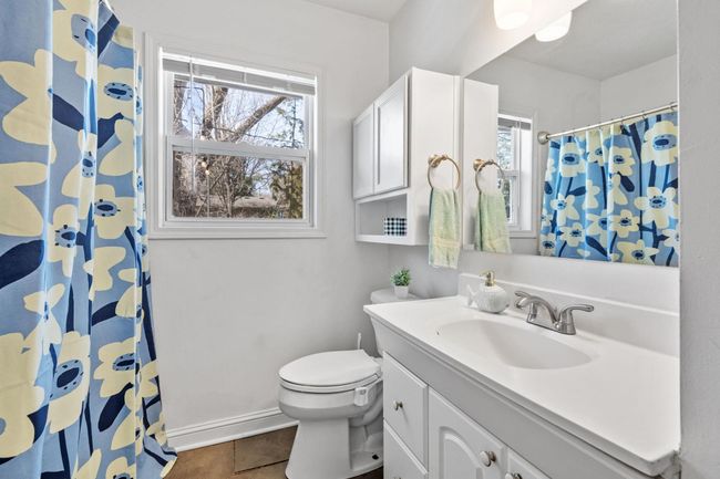 Full Bathroom Upper Unit | Image 15