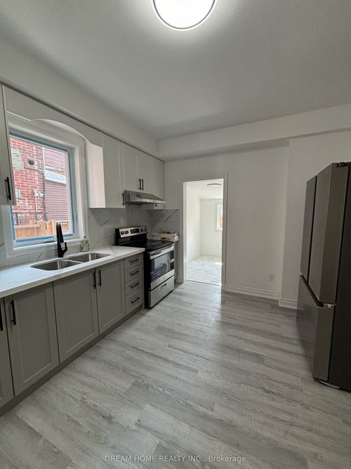 201-262 Clinton St, Toronto, ON, M6G2Y6 | Card Image