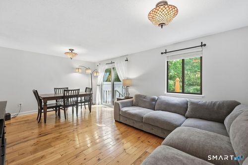 44-44 Conestoga Way, Glastonbury, CT, 06033-3304 | Card Image