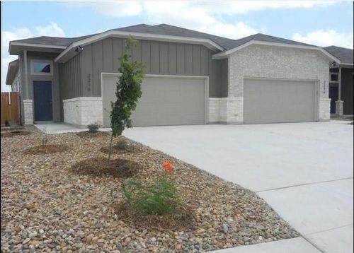2214-2216 Avery Vlg, New Braunfels, TX, 78130-2095 | Card Image