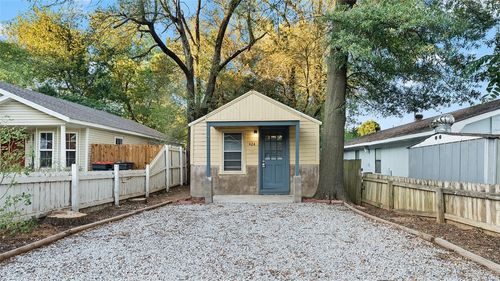 424 E Velma Ave, Springdale, AR, 72764-5656 | Card Image