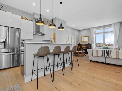 320-60 Cross St E, Somerville, MA, 02145-2138 | Card Image