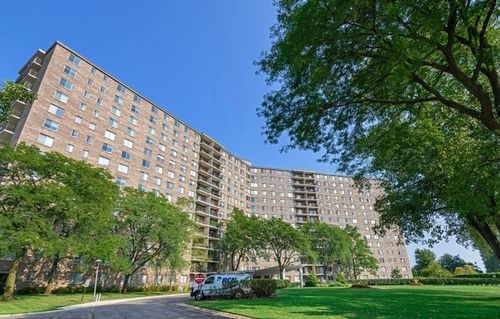 912-7141 N Kedzie Ave, Chicago, IL, 60645-5811 | Card Image