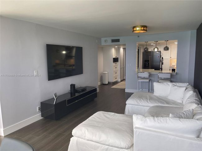 APT-1409 - 2555 Collins Ave, Condo with 2 bedrooms, 2 bathrooms and null parking in Miami Beach FL | Image 17