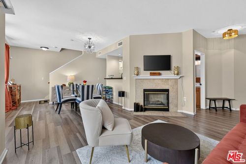 4-4600 Don Lorenzo Dr, Los Angeles, CA, 90008 | Card Image