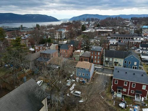 22 E Parmenter St, Newburgh, NY, 12550-5508 | Card Image