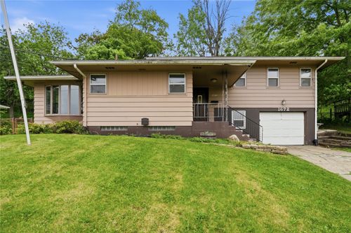 1672 10th St Nw, Cedar Rapids, IA, 52405-1615 | Card Image