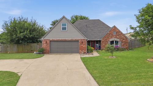 8012 Cottonwood Ave, Claremore, OK, 74019-2567 | Card Image