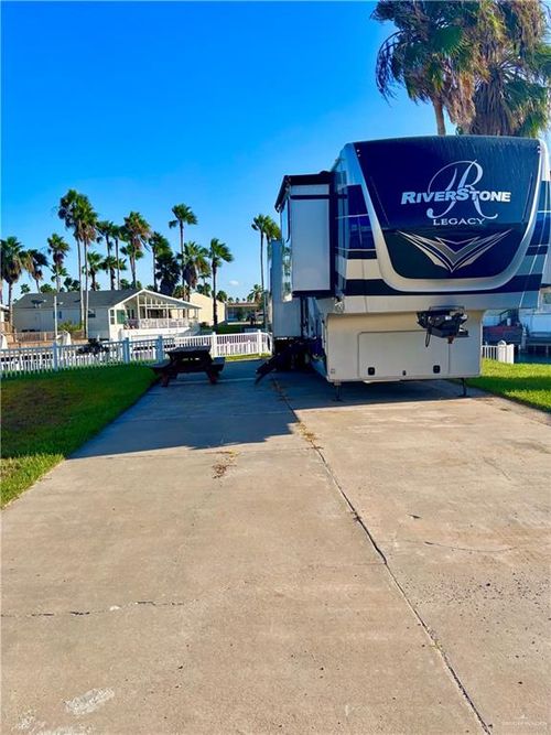 142 E Bonnet Cir, Port Isabel, TX, 78578 | Card Image