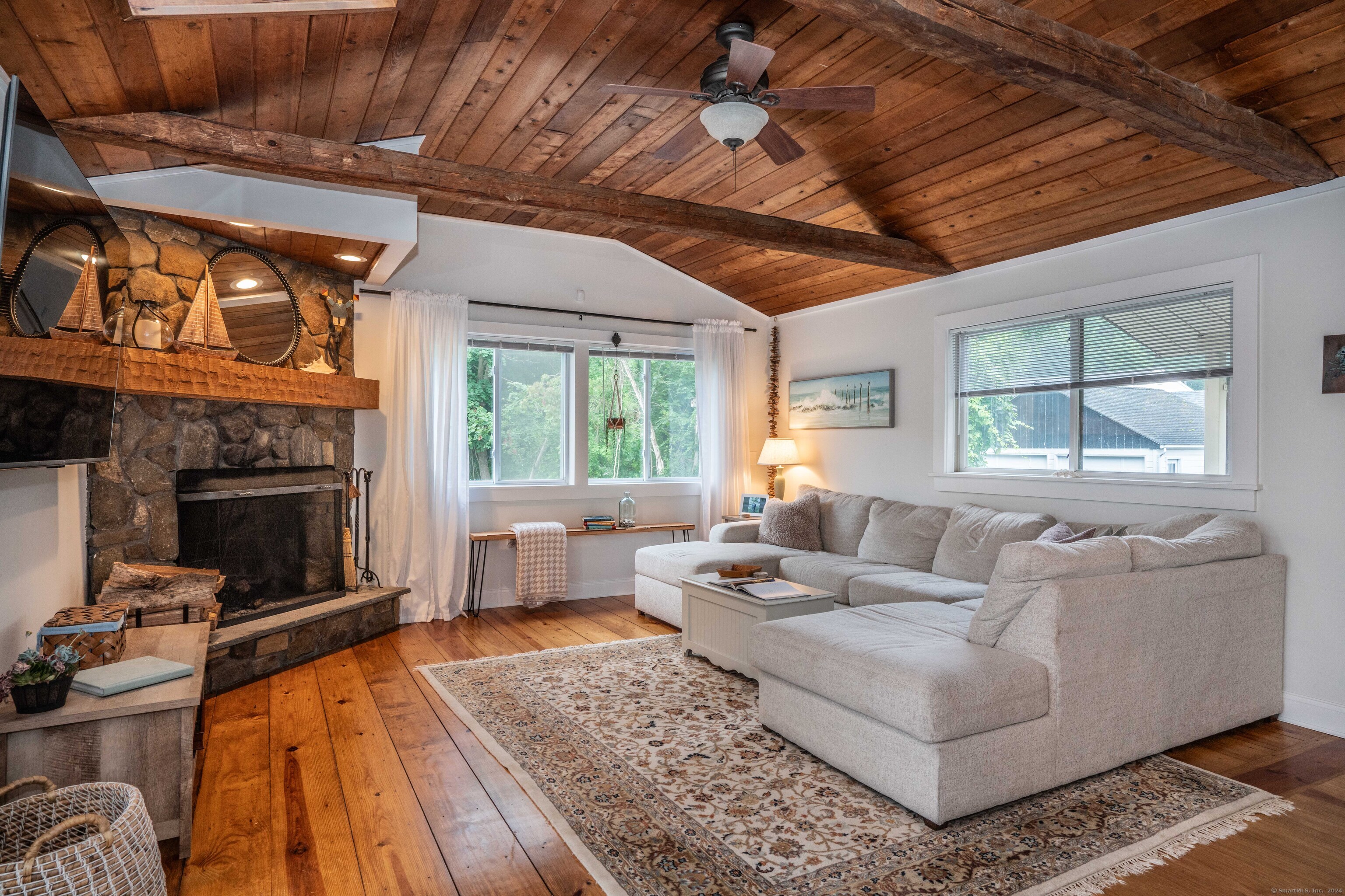 Naubuc Ave, Glastonbury, CT 06033