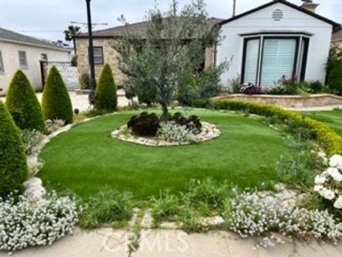 8461 Vicksburg, Los Angeles, CA, 90045 | Card Image