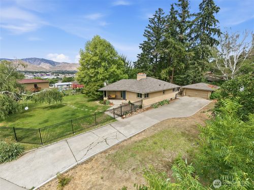 291 11th St Ne, East Wenatchee, WA, 98802-4352 | Card Image