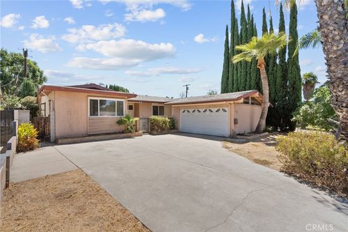 10048 Swinton Ave, North Hills, CA, 91343-1330 | Card Image