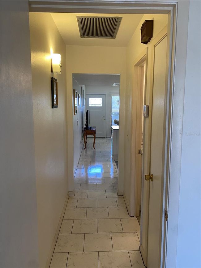 Hall Facing Frontdoor | Image 9