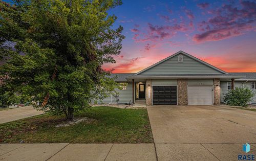 3074 E Bragstad Dr, Sioux Falls, SD, 57103-4041 | Card Image