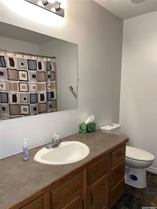 Main Floor Bath | Image 18
