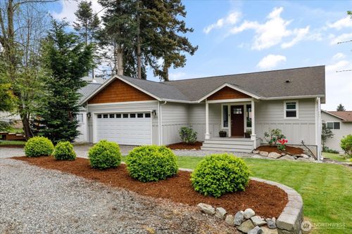 1070 Halsey Dr, Coupeville, WA, 98239-9720 | Card Image