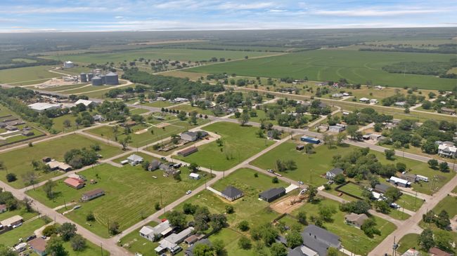 205 E South St, House other with 3 bedrooms, 2 bathrooms and null parking in Itasca TX | Image 31