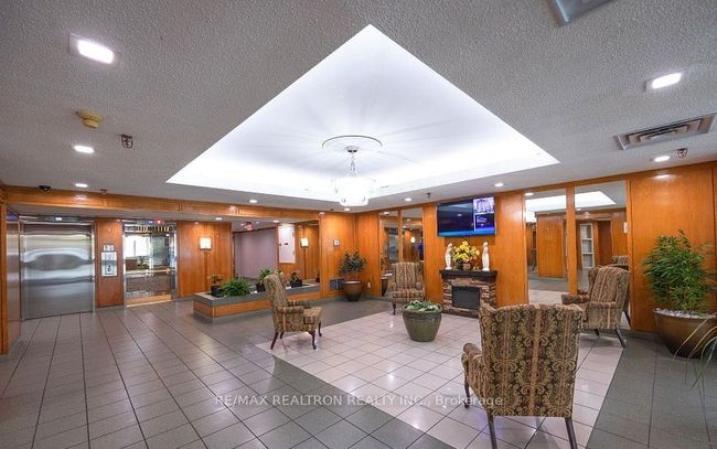 708 - 410 Mclevin Ave, Condo with 3 bedrooms, 2 bathrooms and 1 parking in Scarborough ON | Image 9