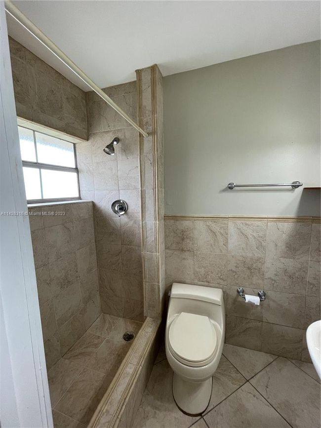 APT-1024 - 8650 Sw 67 Th Ave, Condo with 2 bedrooms, 3 bathrooms and null parking in Pinecrest FL | Image 18