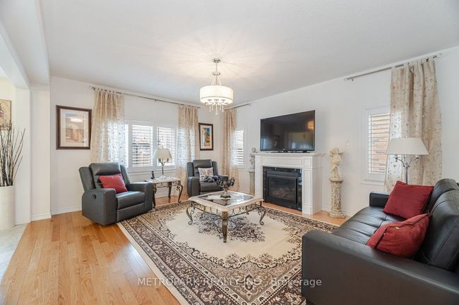 56 Manor Forest Rd, House other with 4 bedrooms, 4 bathrooms and 4 parking in Mount Albert ON | Image 20