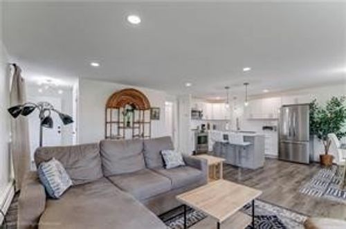 423-66 Girard Ave, Newport, RI, 02840-1155 | Card Image