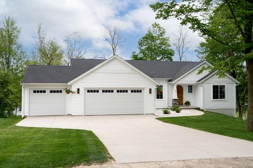 84 9 Mile Rd Nw, Comstock Park, MI, 49321-9519 | Card Image