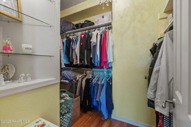 Primary Closet | Image 22