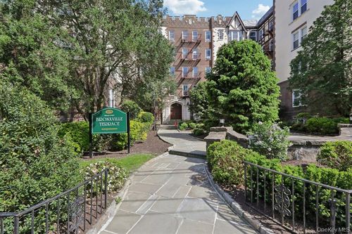 o-1470 Midland Ave, Yonkers, NY, 10708-6048 | Card Image