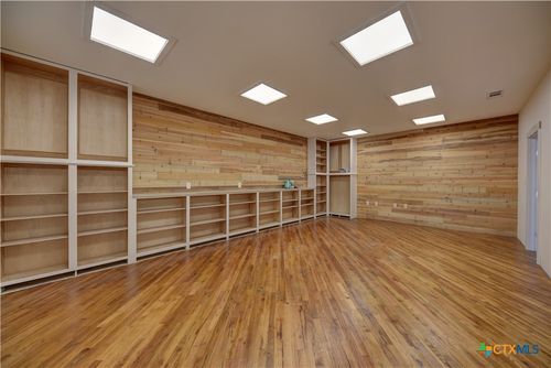 103 N Main, Moulton, TX, 77975-4926 | Card Image