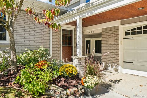 1424 Fairway Dr, Birmingham, MI, 48009-1861 | Card Image