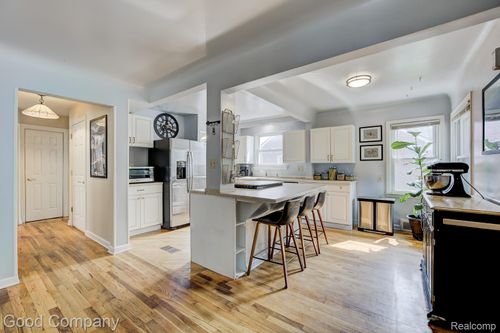 14020 Hart St, Oak Park, MI, 48237-1122 | Card Image
